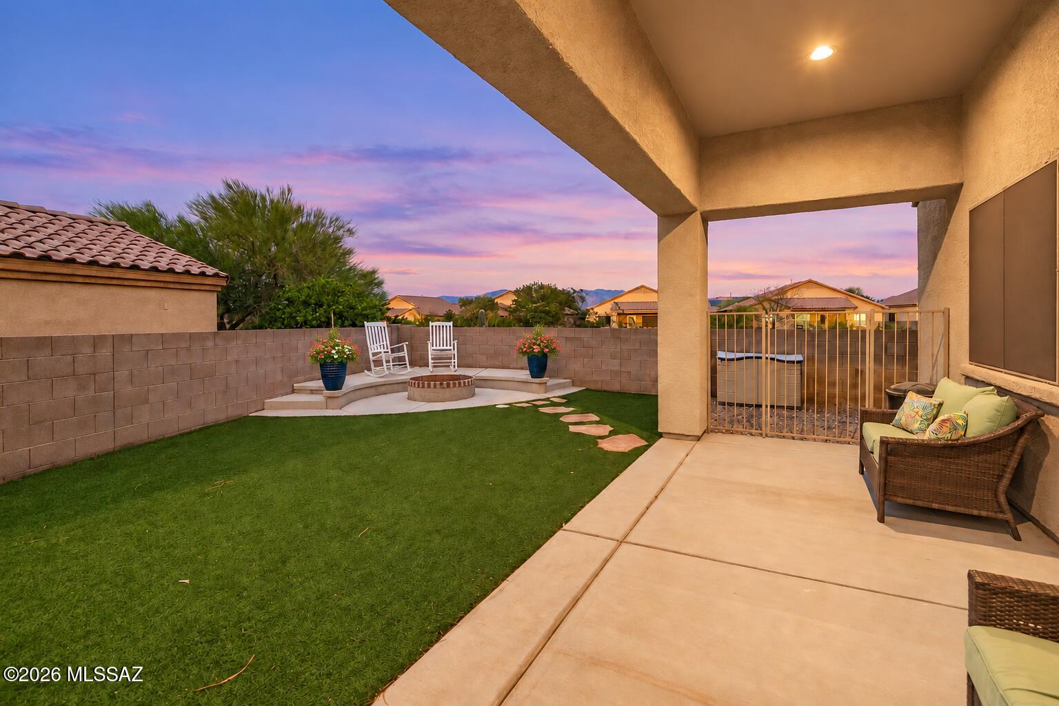 8440 N Sand Dune Place