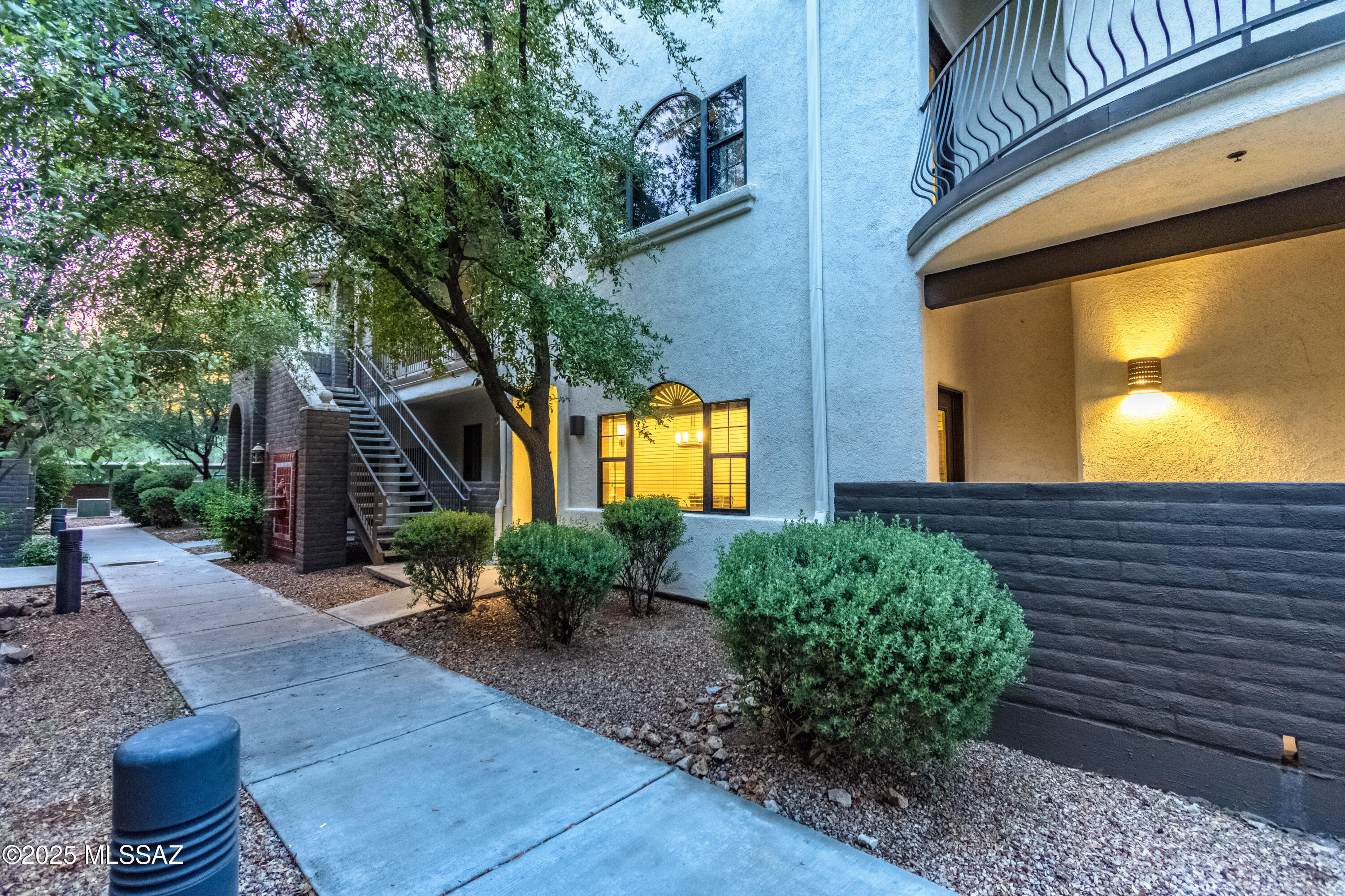 2010 E River Road UNIT 102
