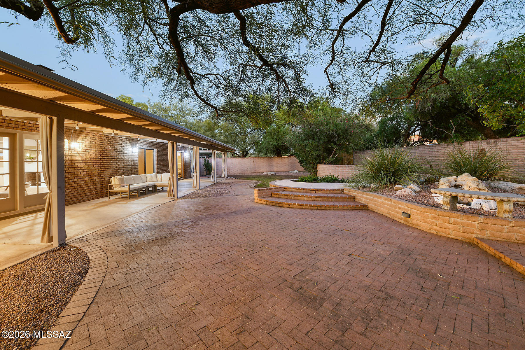 6828 E Calle Luciente