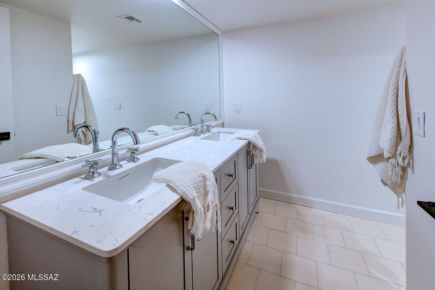 6828 E Calle Luciente