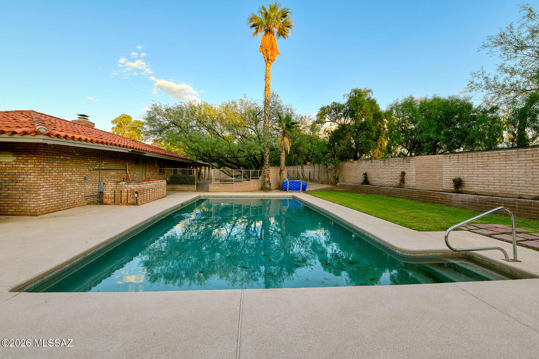 6828 E Calle Luciente