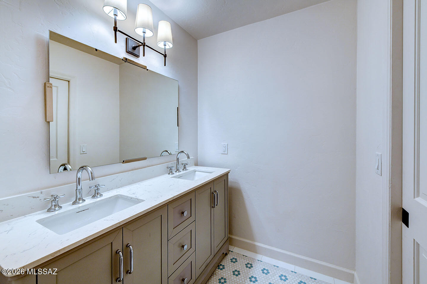 6828 E Calle Luciente