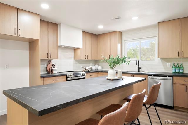 3352 Vivian Drive