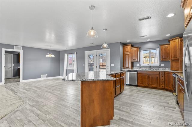 573 W Archer Plaza