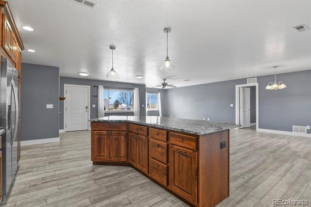 573 W Archer Plaza
