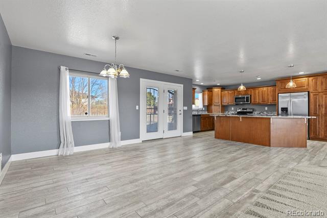 573 W Archer Plaza