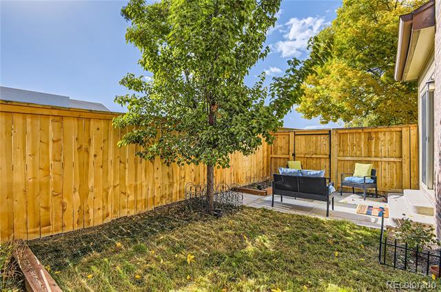 3932 E Weaver Avenue