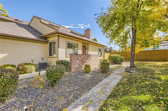 3932 E Weaver Avenue