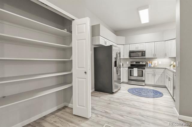 6868 LOS REYES Circle
