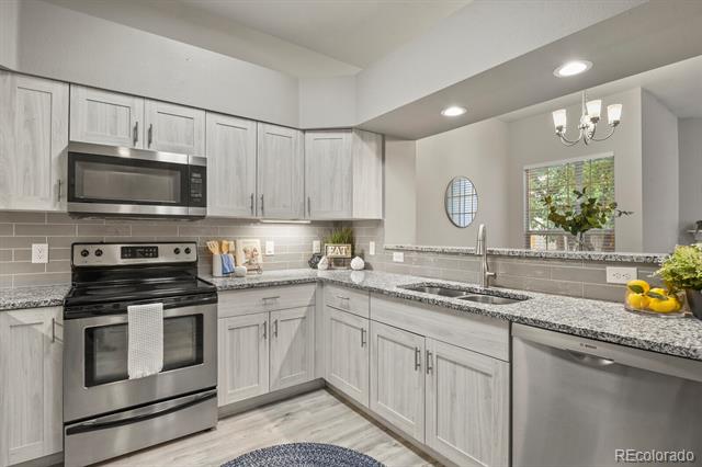 6868 LOS REYES Circle