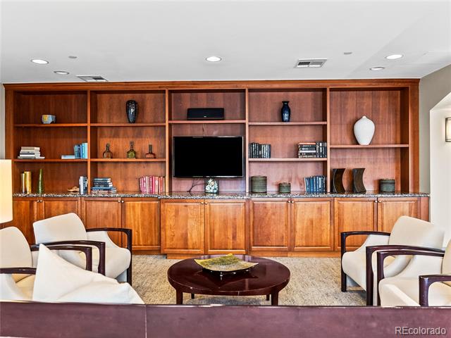 400 E 3rd Avenue Unit: 305