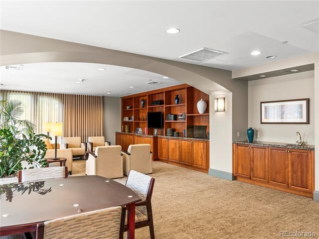 400 E 3rd Avenue Unit: 305