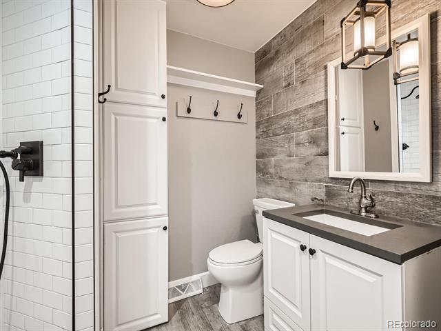 7082 W 68th Place