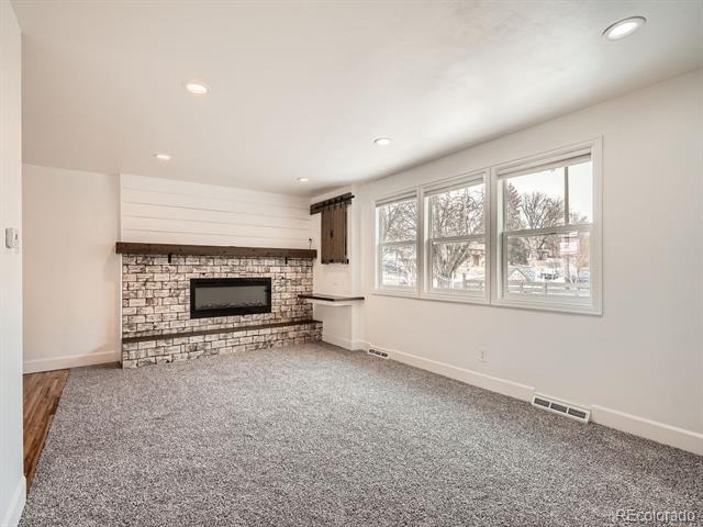 7082 W 68th Place