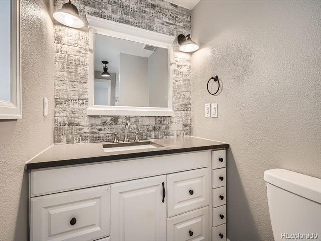 7082 W 68th Place