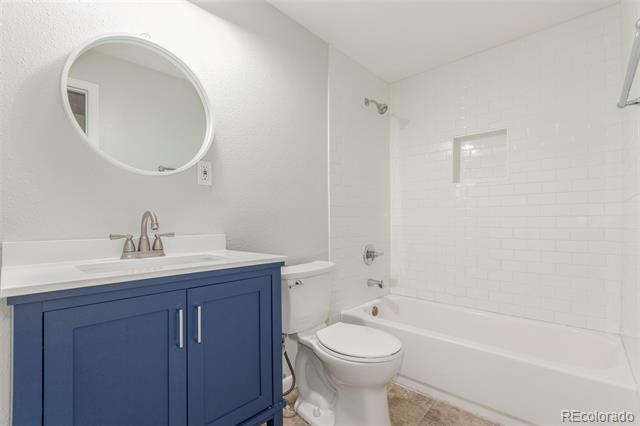 3667 W Union Avenue Unit: 2E