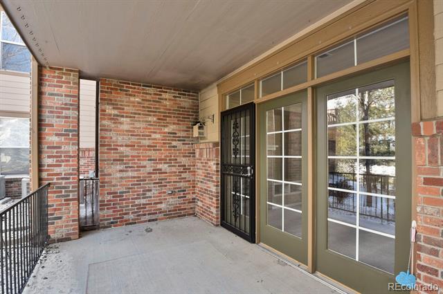 2210 S Vaughn Way Unit: 103