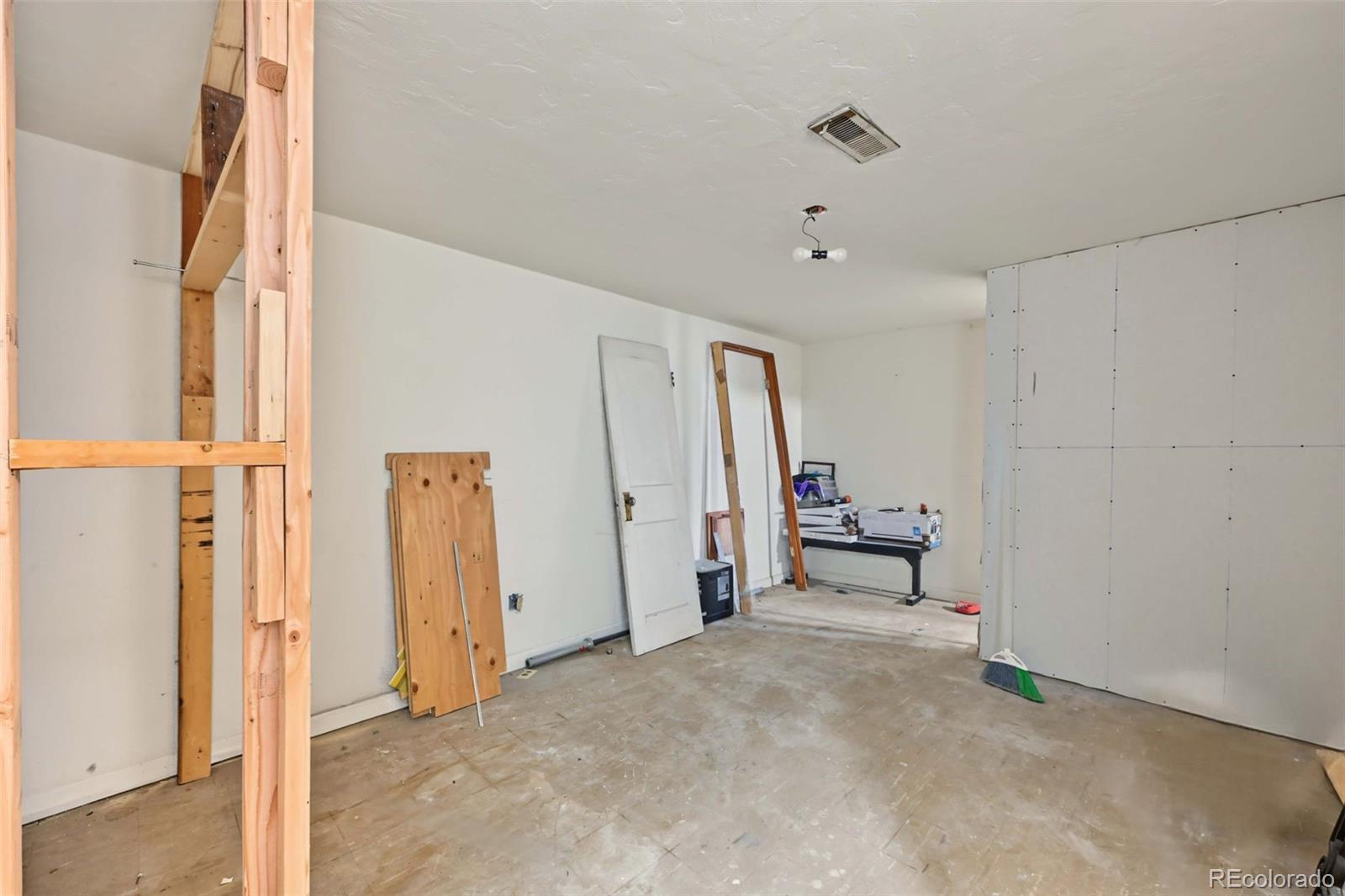 616 W 8th Street