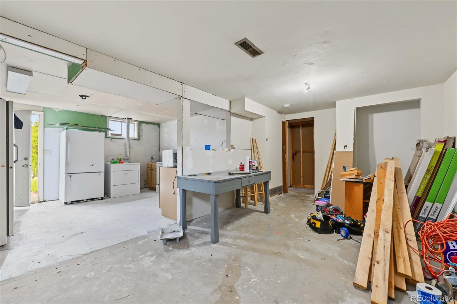 616 W 8th Street