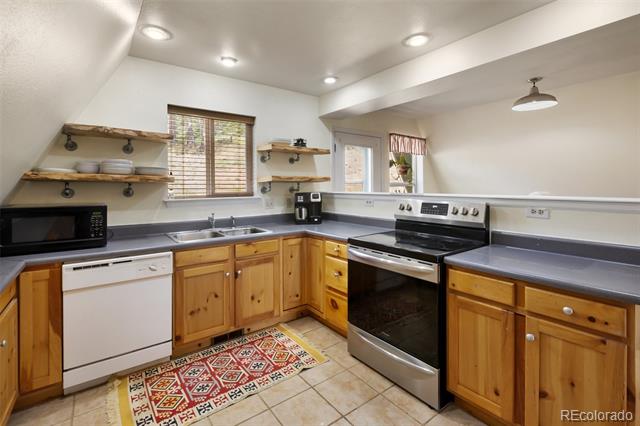 413 W Lake Drive