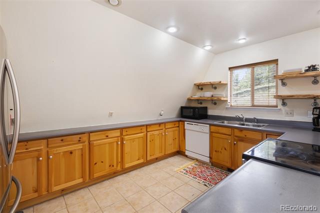 413 W Lake Drive