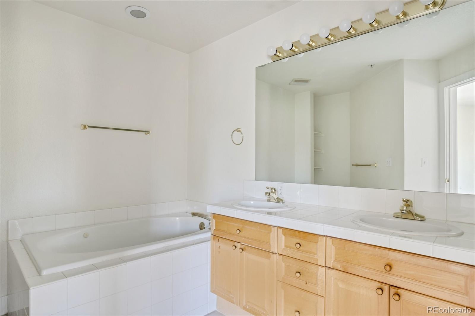 2660 S University Boulevard Unit: I