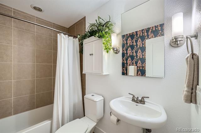 2240 N Clay Street Unit: 406