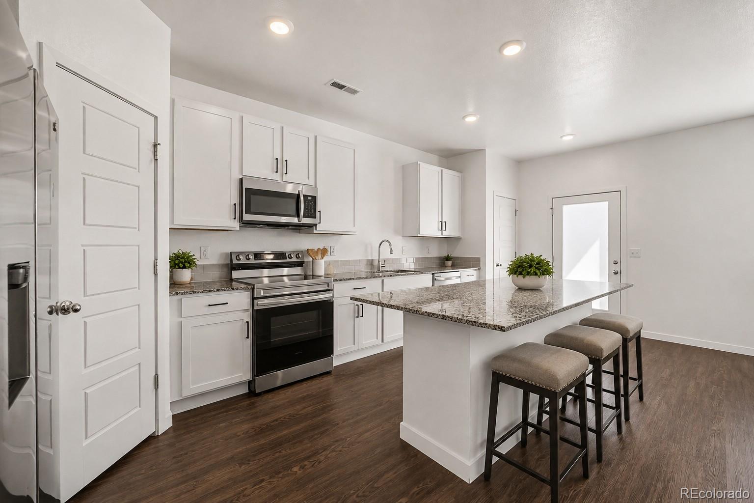 1353 Reynolds Street Unit: 17B