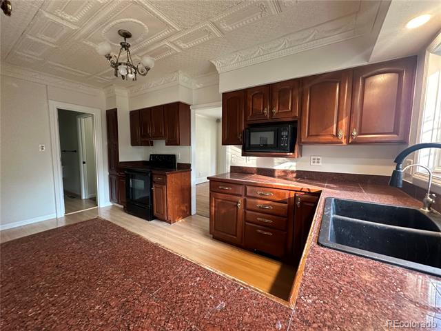 215 E 5th Street