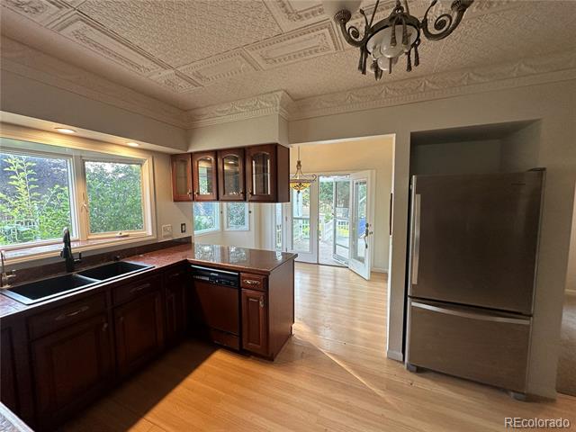 215 E 5th Street