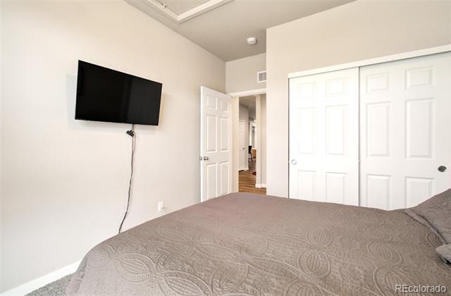 6374 Syre Point