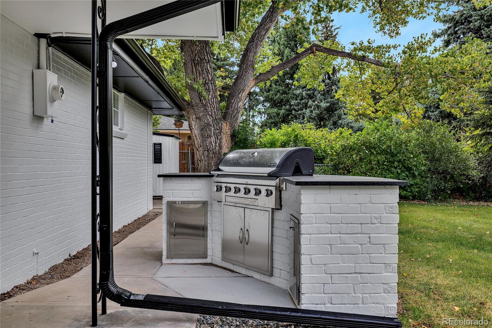 3735 S Hibiscus Way