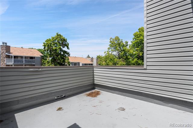 942 S Walden Street Unit: 206