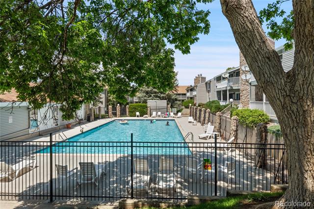 942 S Walden Street Unit: 206