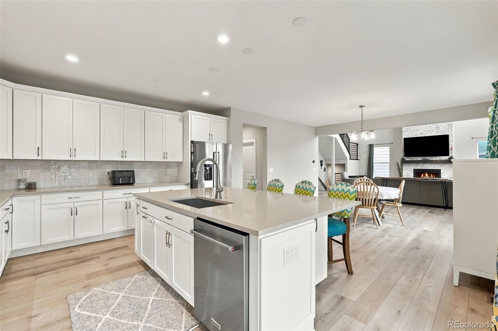5895 Los Olivas Point