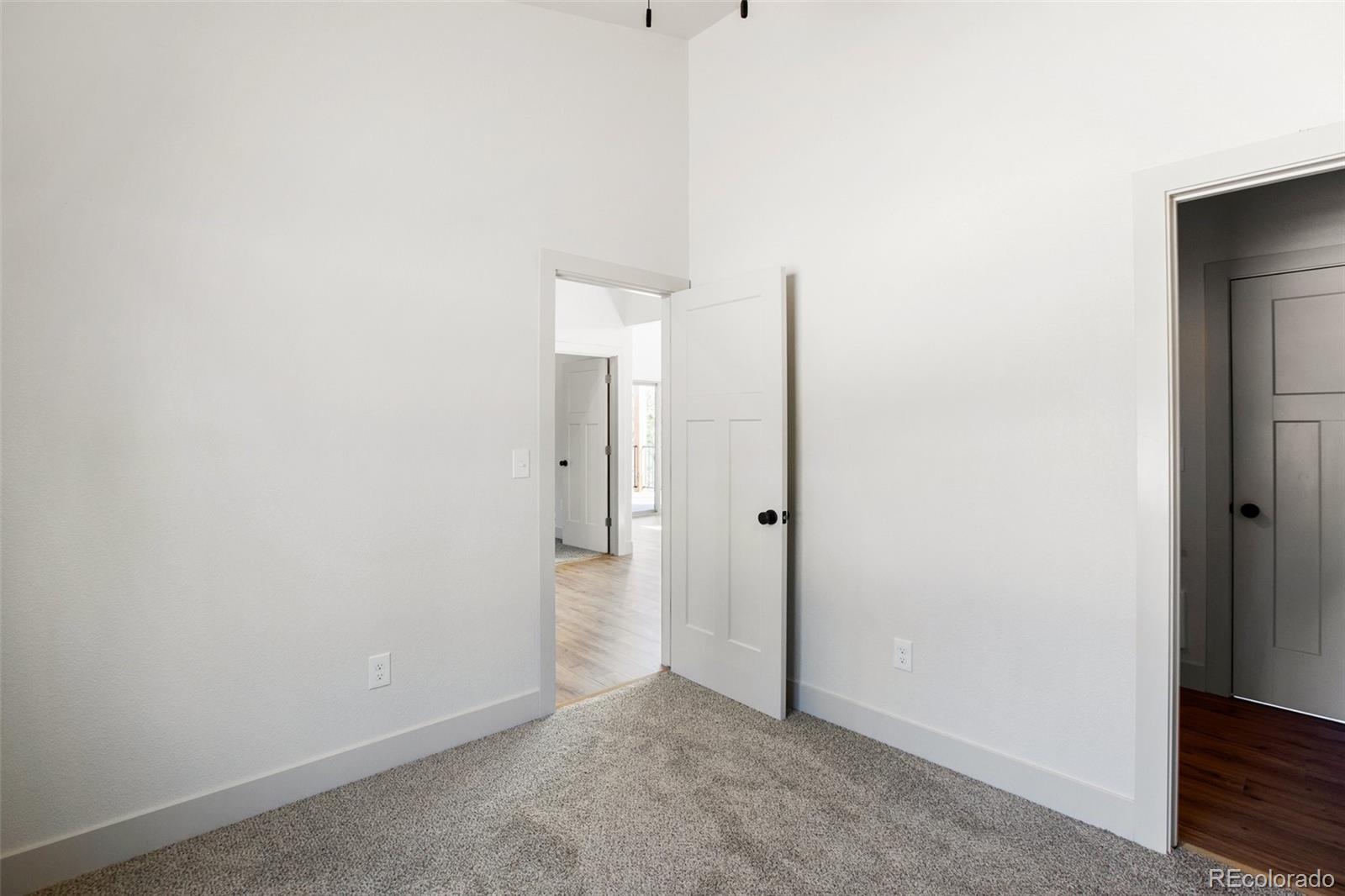 52 W Eldorado Circle