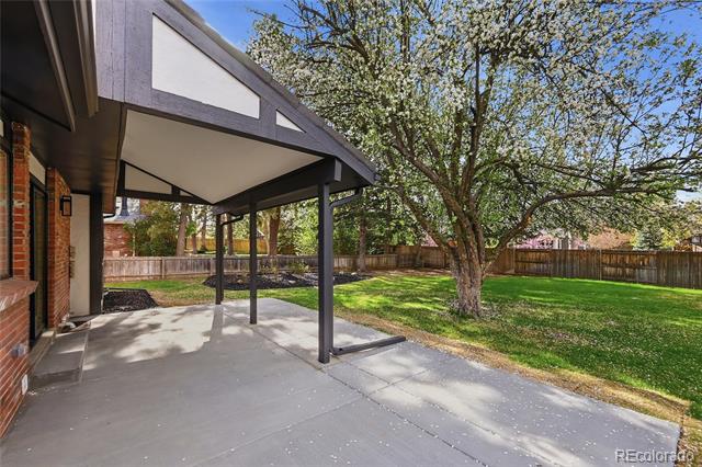 4011 S Magnolia Way
