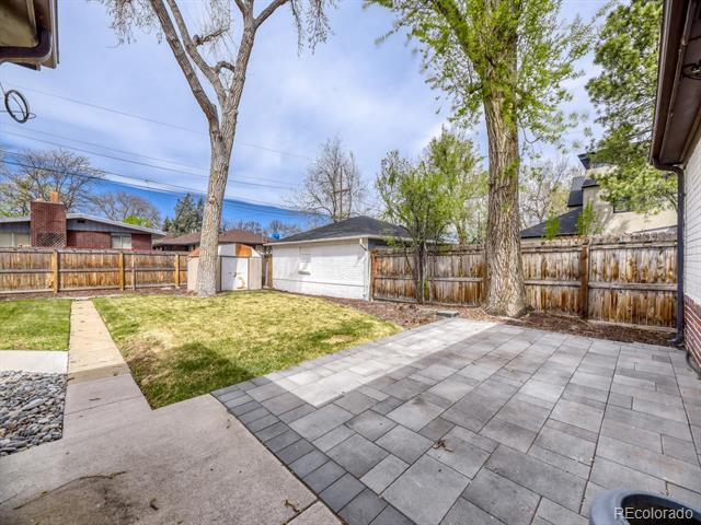 1105 Leyden Street