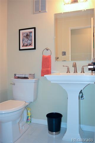 2815 S Locust Street Unit: F