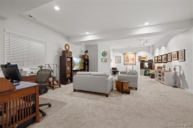 6823 Surrey Trail