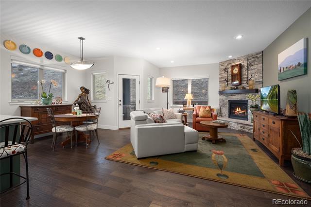 6823 Surrey Trail