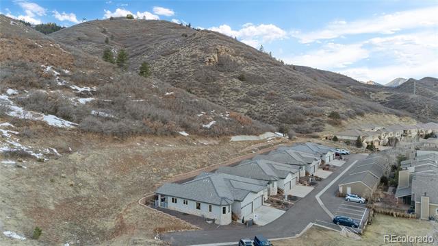 6823 Surrey Trail