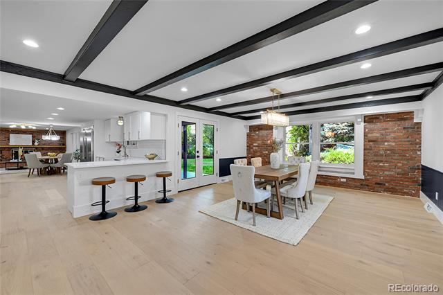 3821 S Magnolia Way