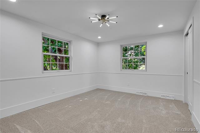 3821 S Magnolia Way