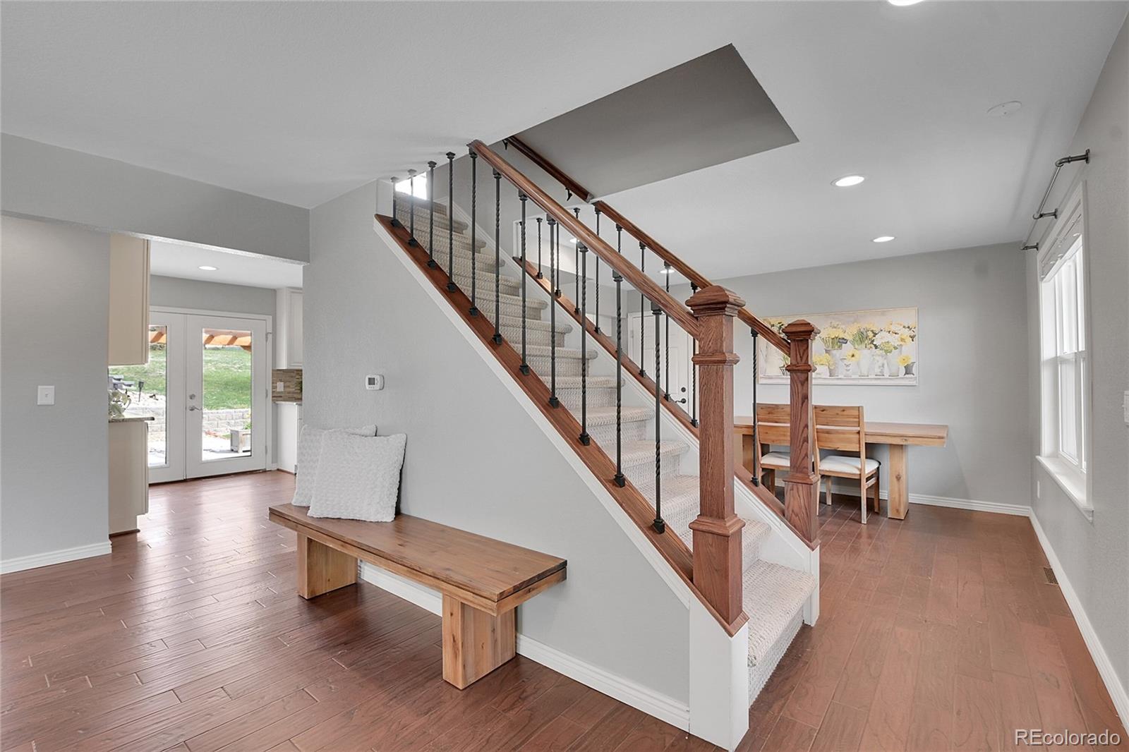 6885 Hillside Way