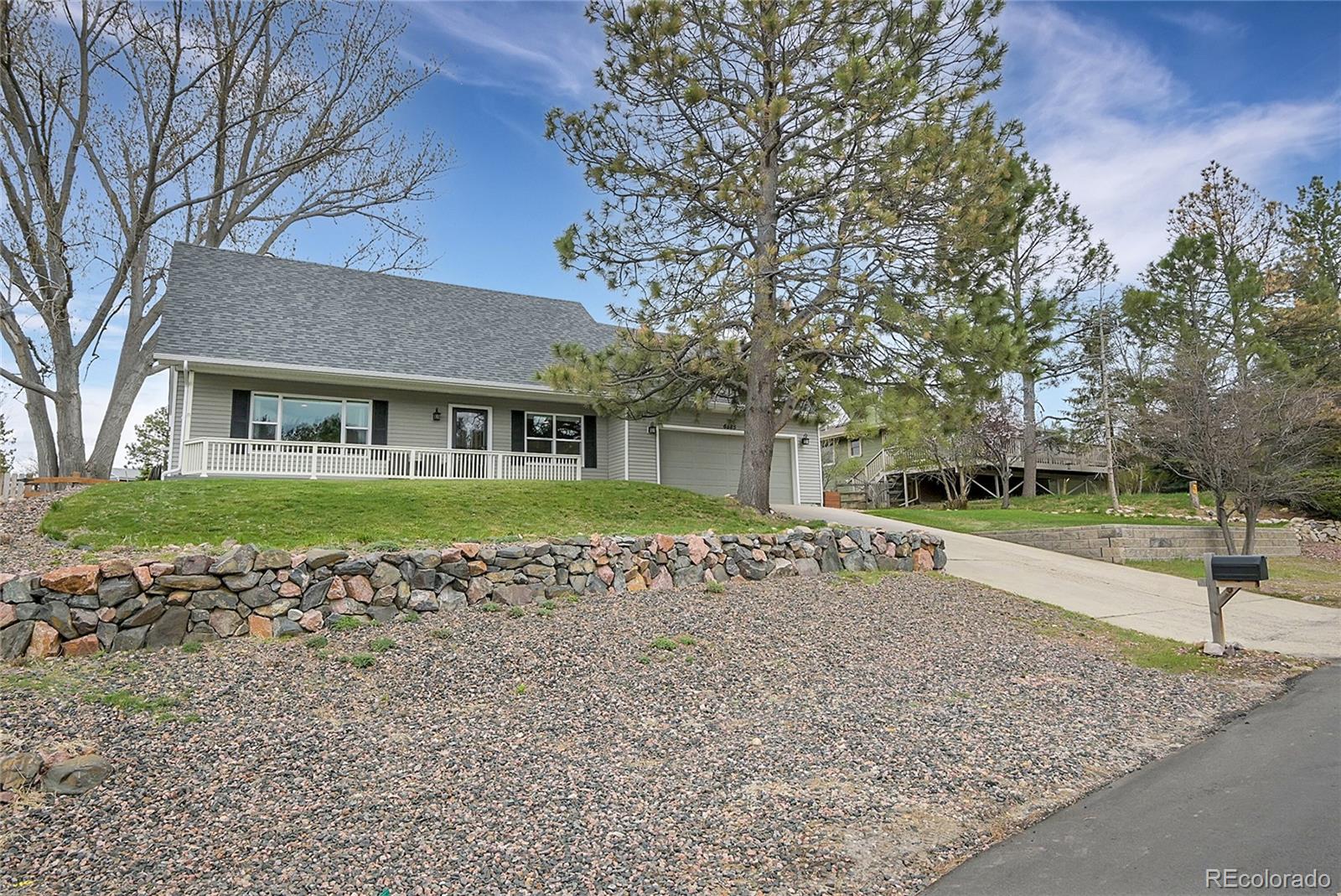 6885 Hillside Way