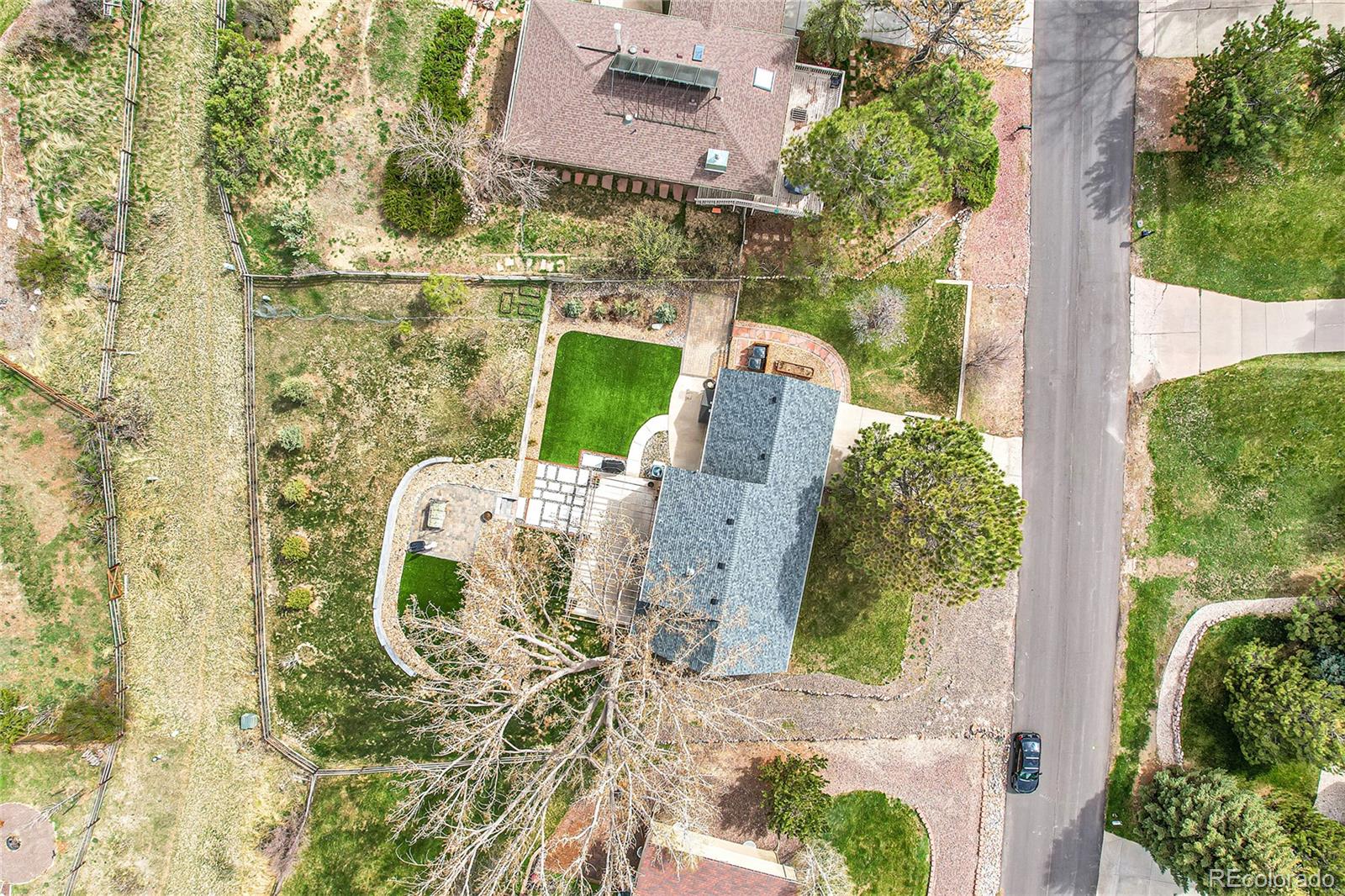 6885 Hillside Way