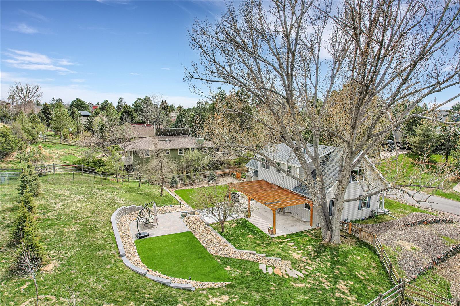 6885 Hillside Way