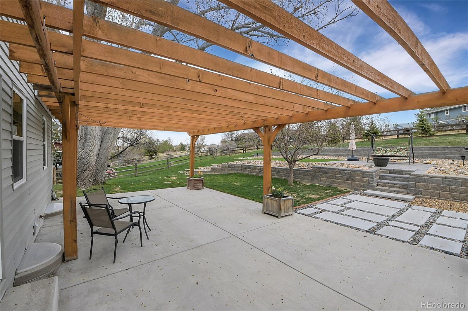 6885 Hillside Way