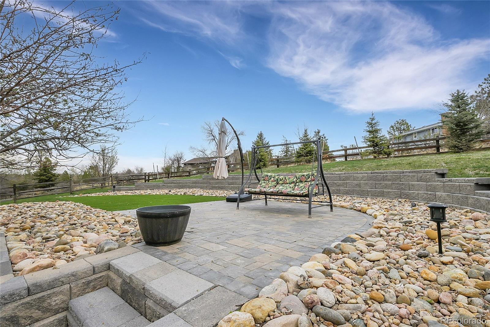 6885 Hillside Way